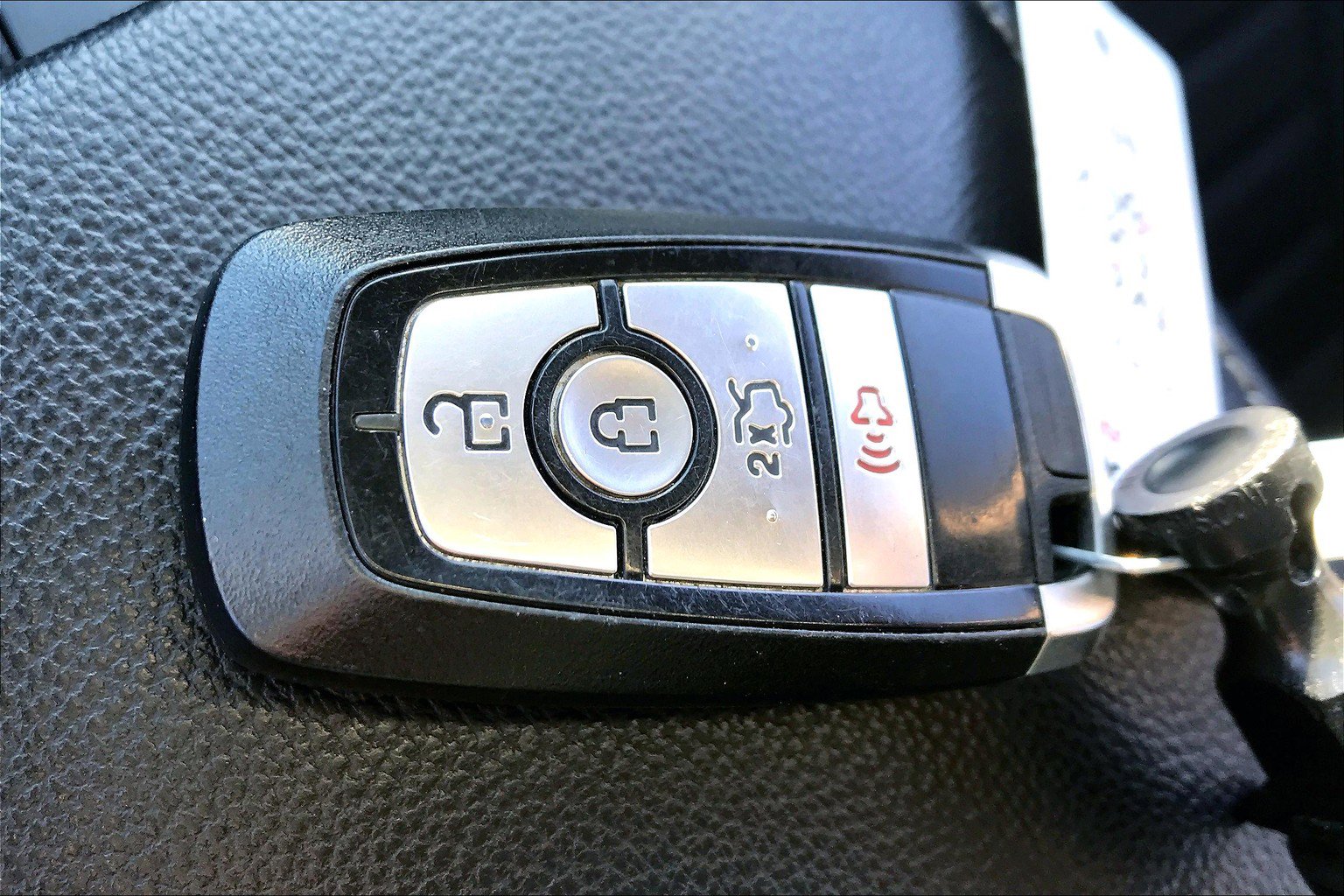 Used 2020 Ford Fusion SE image 12