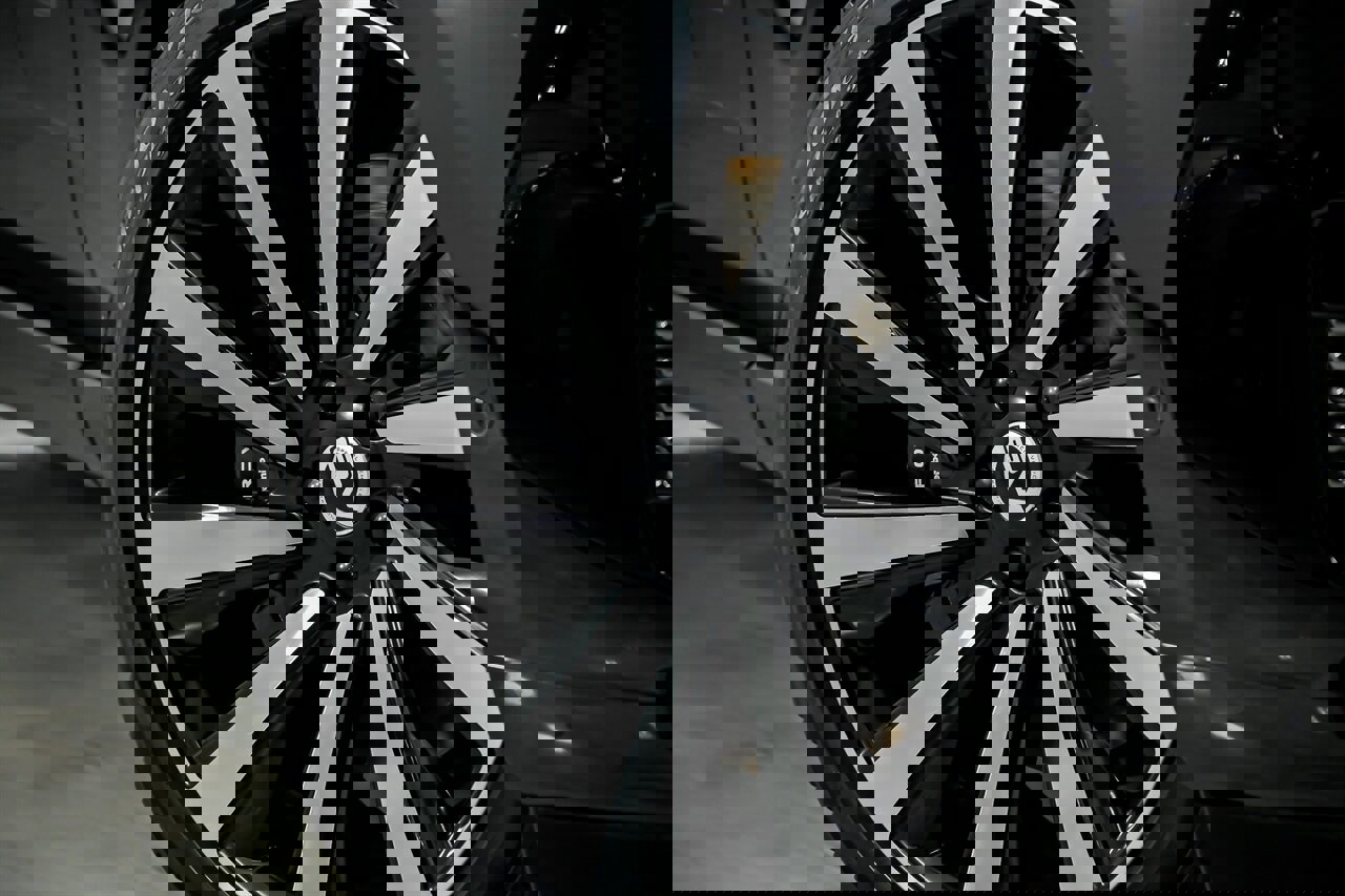 Used 2023 Land Rover Range Rover SV image 4