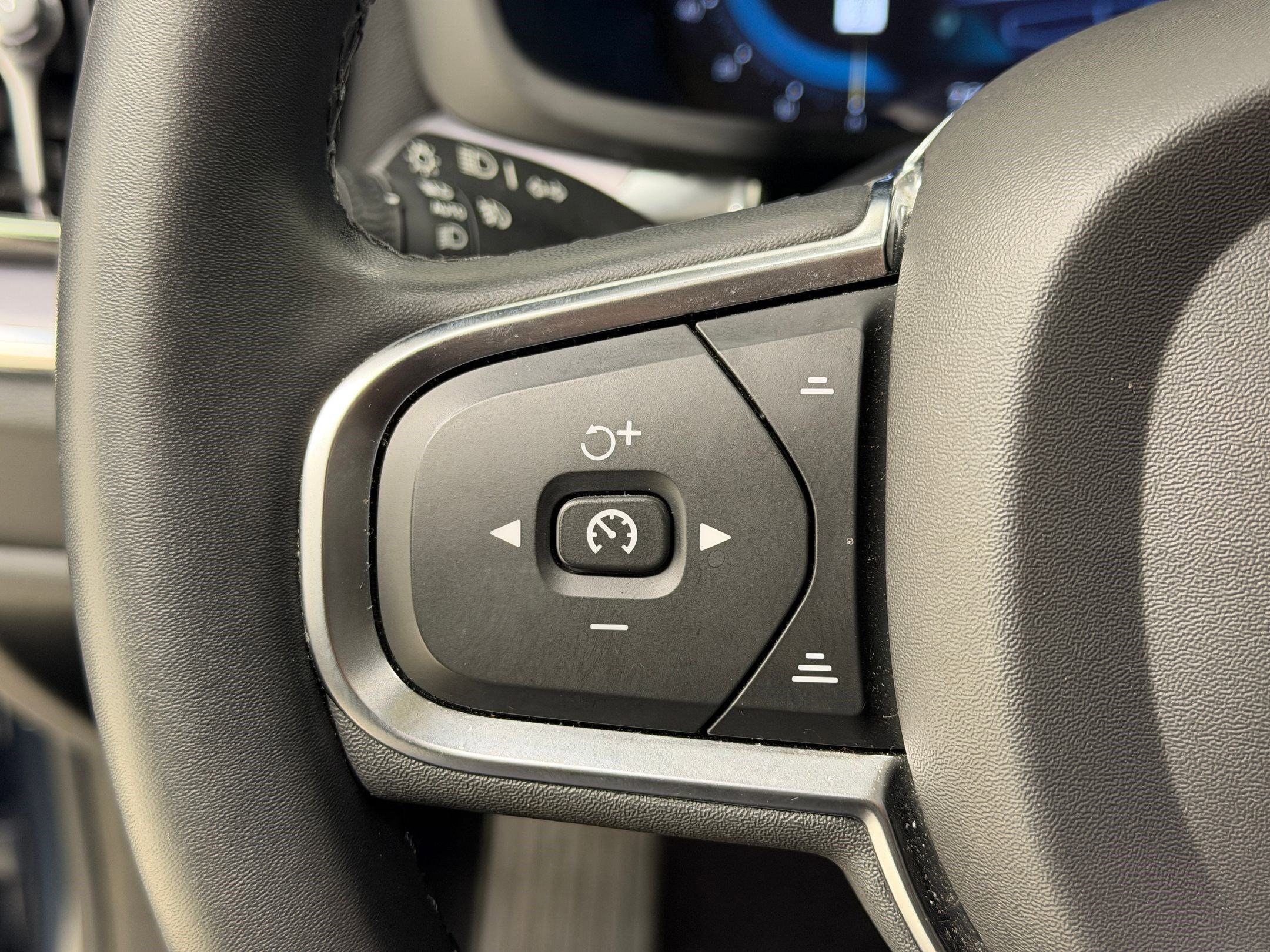 Used 2024 Volvo S60 B5 Core image 16