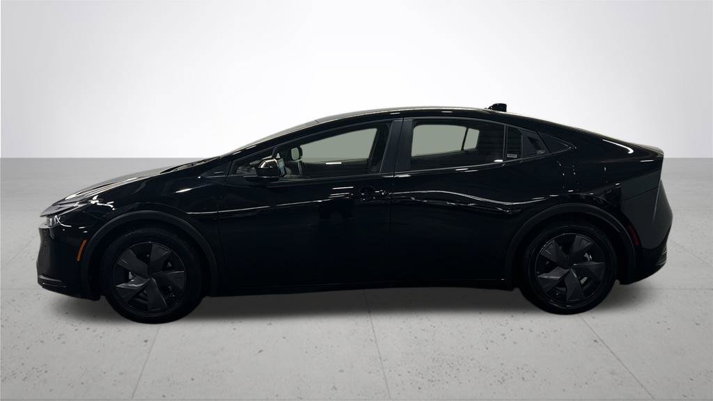 Used 2025 Toyota Prius LE FWD image 12