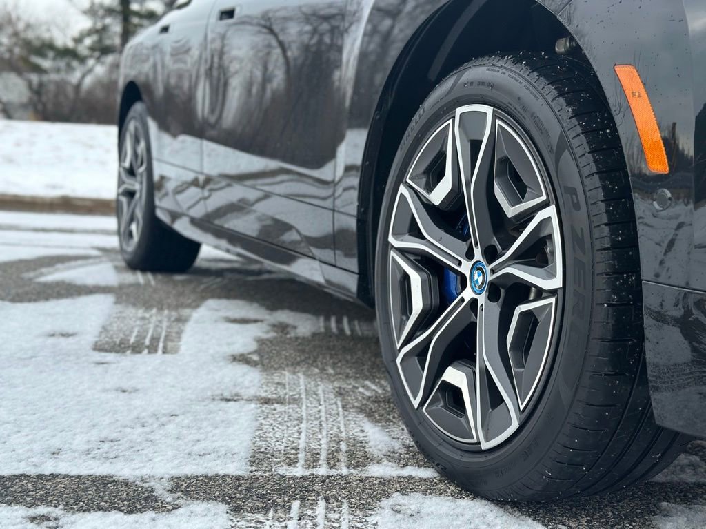 Used 2025 BMW iX xDrive50 AWD/4WD image 11