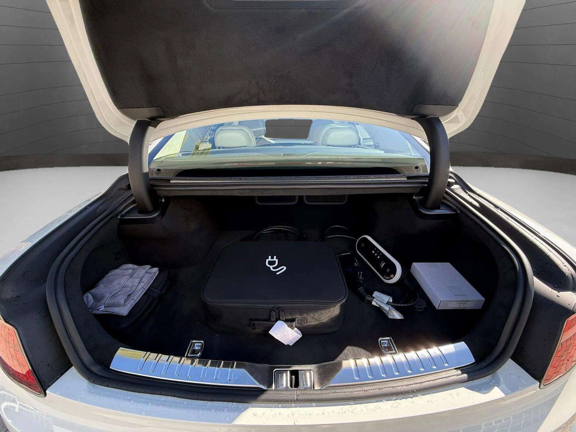 Used 2025 Bentley Flying Spur Plug-In Hybrid image 27