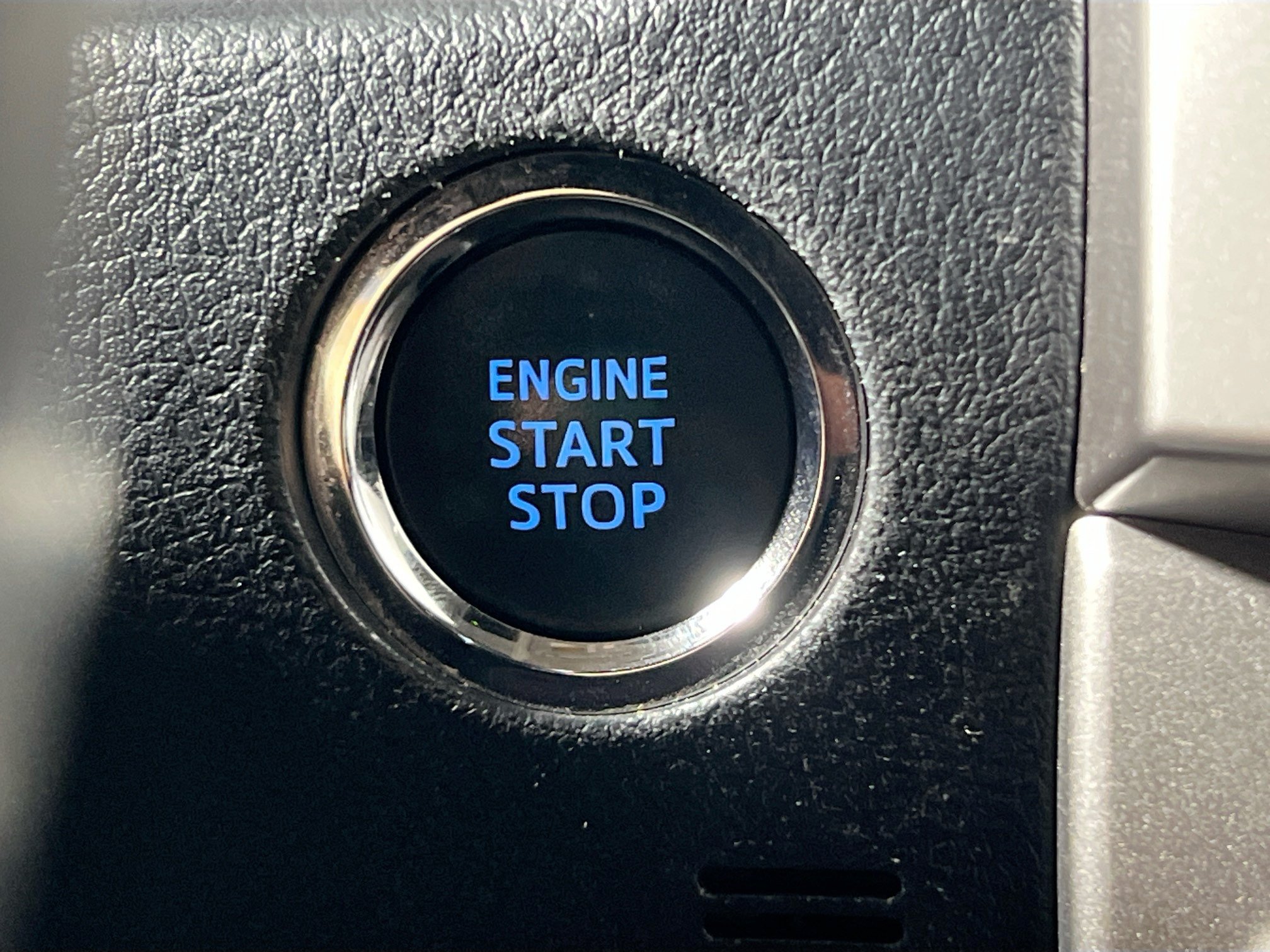 Used 2022 Toyota 4Runner Limited AWD/4WD image 23