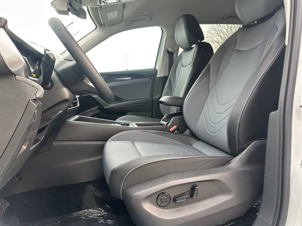New 2026 Volkswagen Tiguan SE image 3