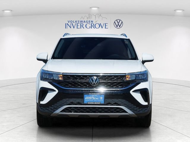 Certified 2023 Volkswagen Taos SE w/ Panoramic Sunroof Package image 2