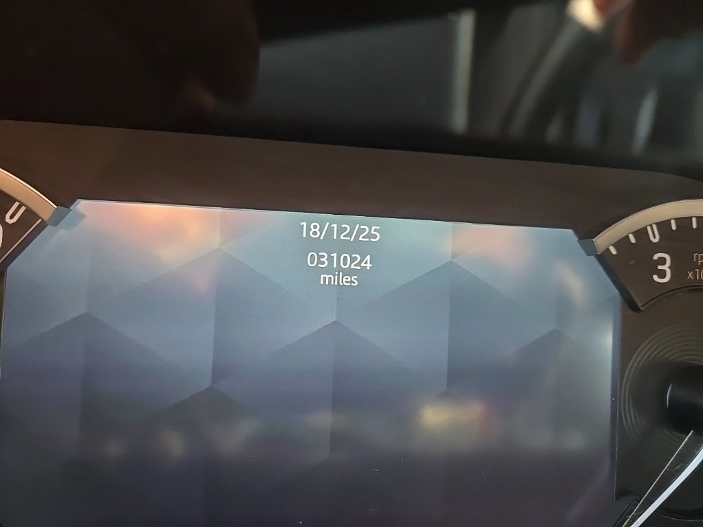 Used 2023 Land Rover Defender 110 S image 13