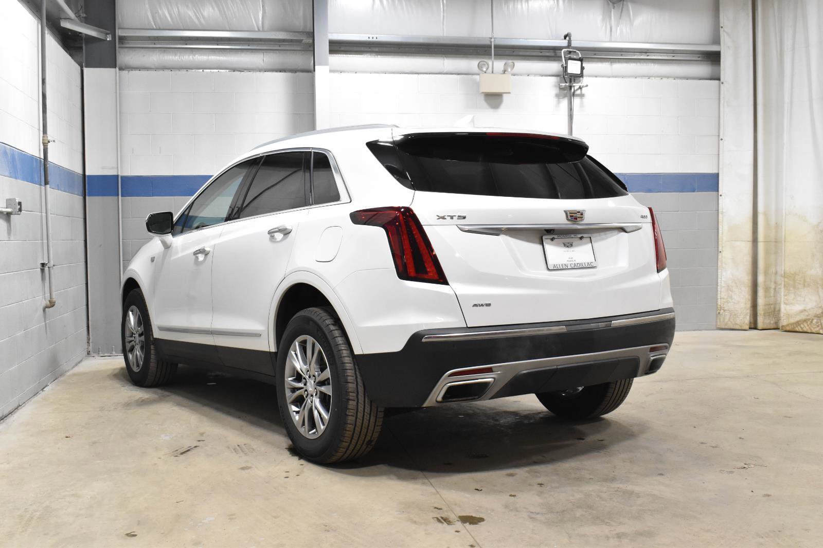 Used 2023 Cadillac XT5 Premium Luxury w/ LPO, Floor Liner Package image 24