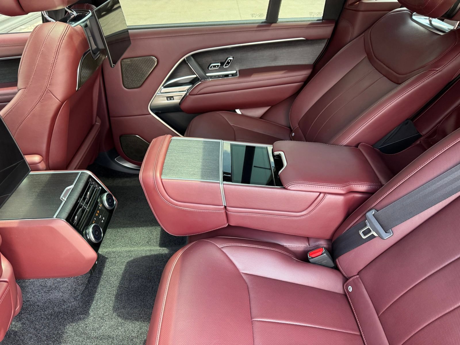 Used 2024 Land Rover Range Rover Long Wheelbase Autobiography AWD/4WD image 40
