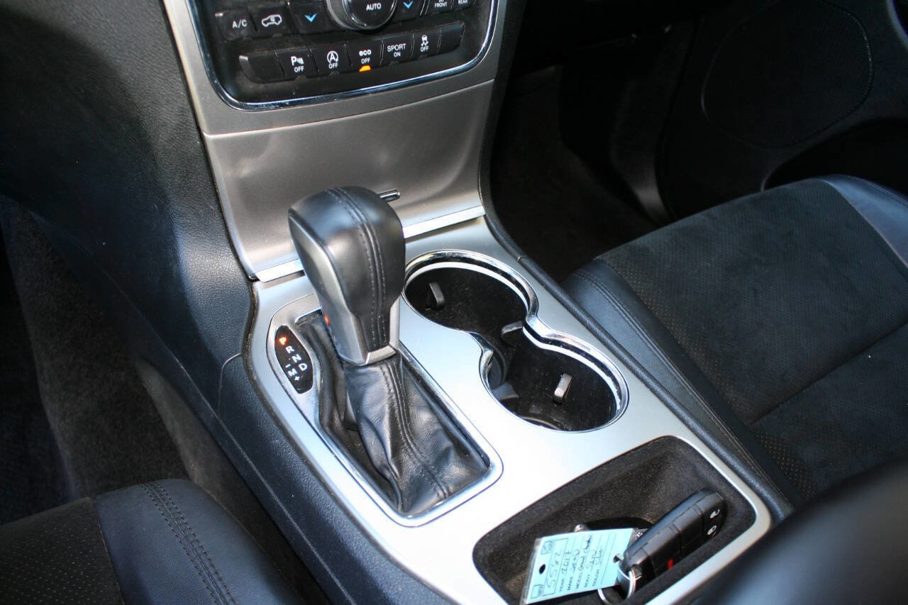 Used 2017 Jeep Grand Cherokee Altitude image 19