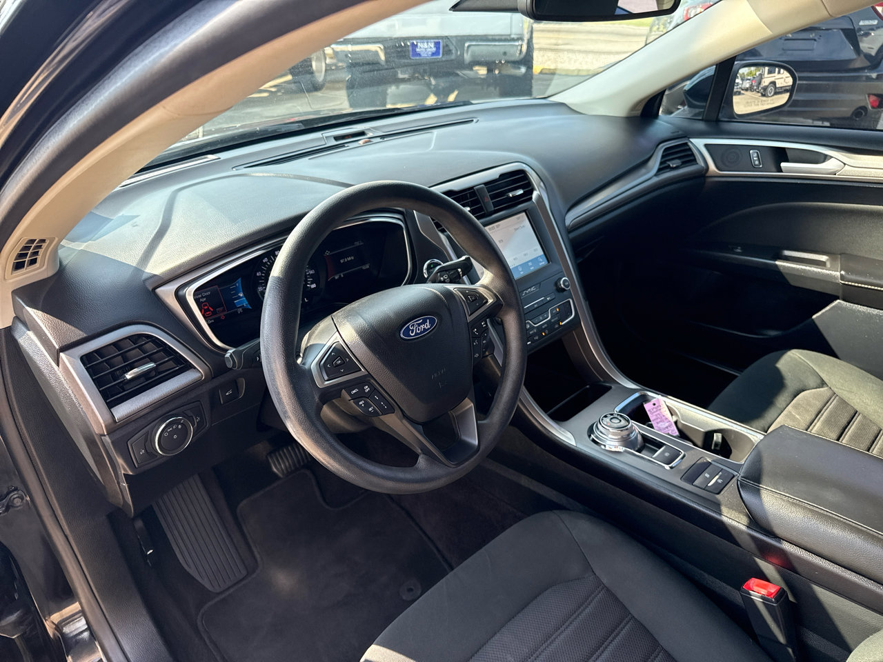 Used 2020 Ford Fusion SE image 15