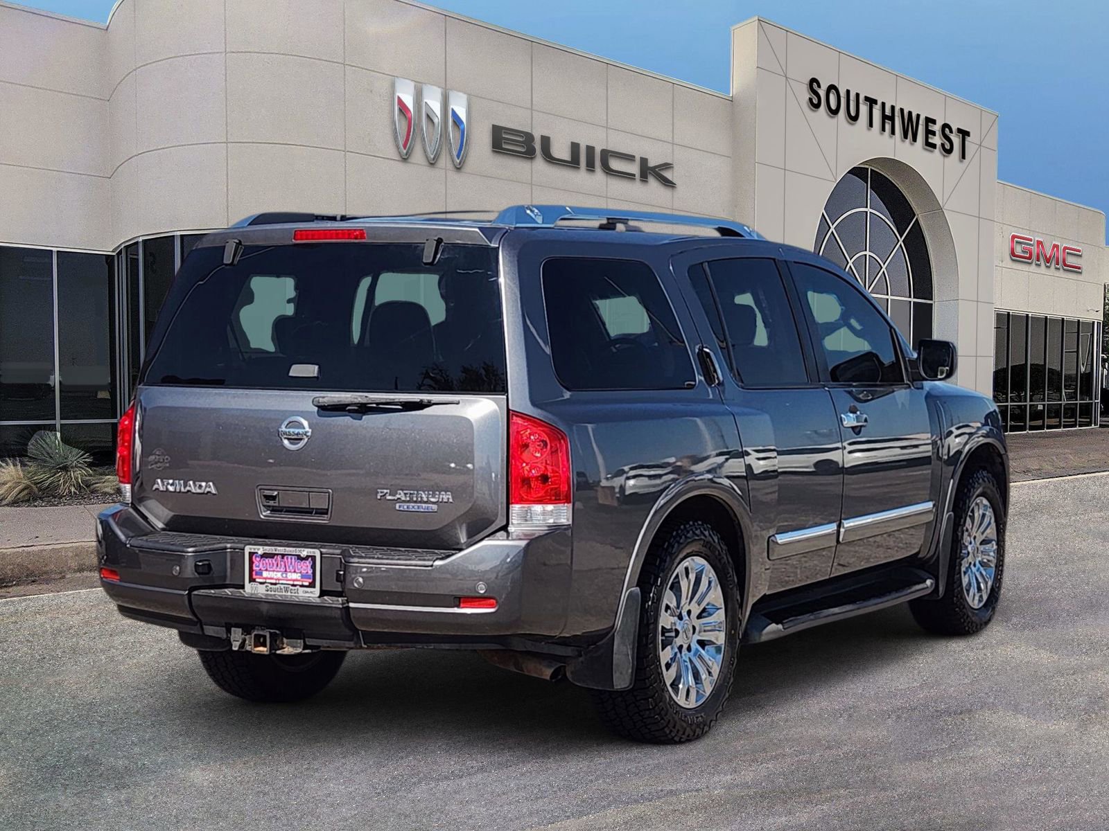 Used 2015 Nissan Armada Platinum w/ 2nd Row Captain Seat Package AWD/4WD image 5