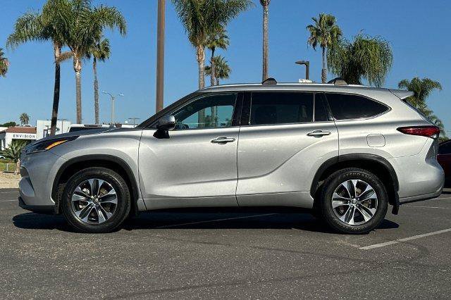 Used 2021 Toyota Highlander XLE FWD image 7