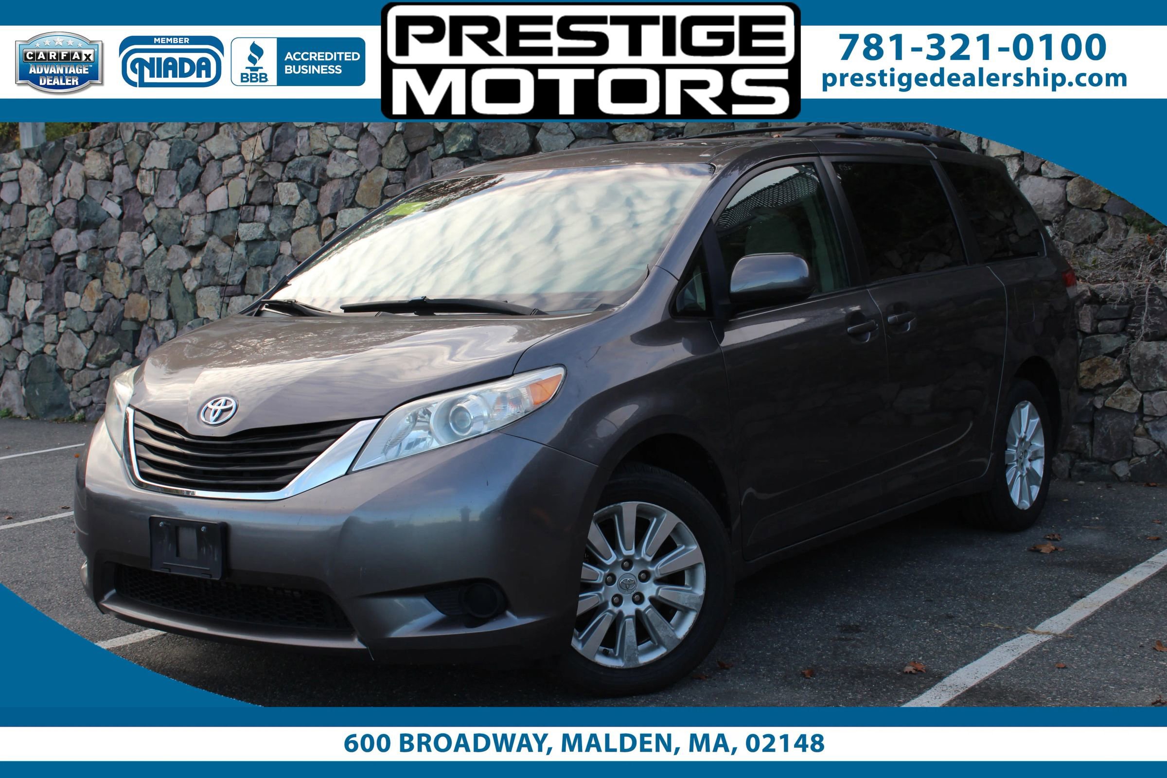 Used 2011 Toyota Sienna LE image 1