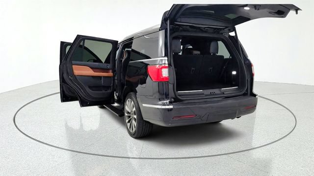 Used 2021 Lincoln Navigator Reserve AWD/4WD image 16