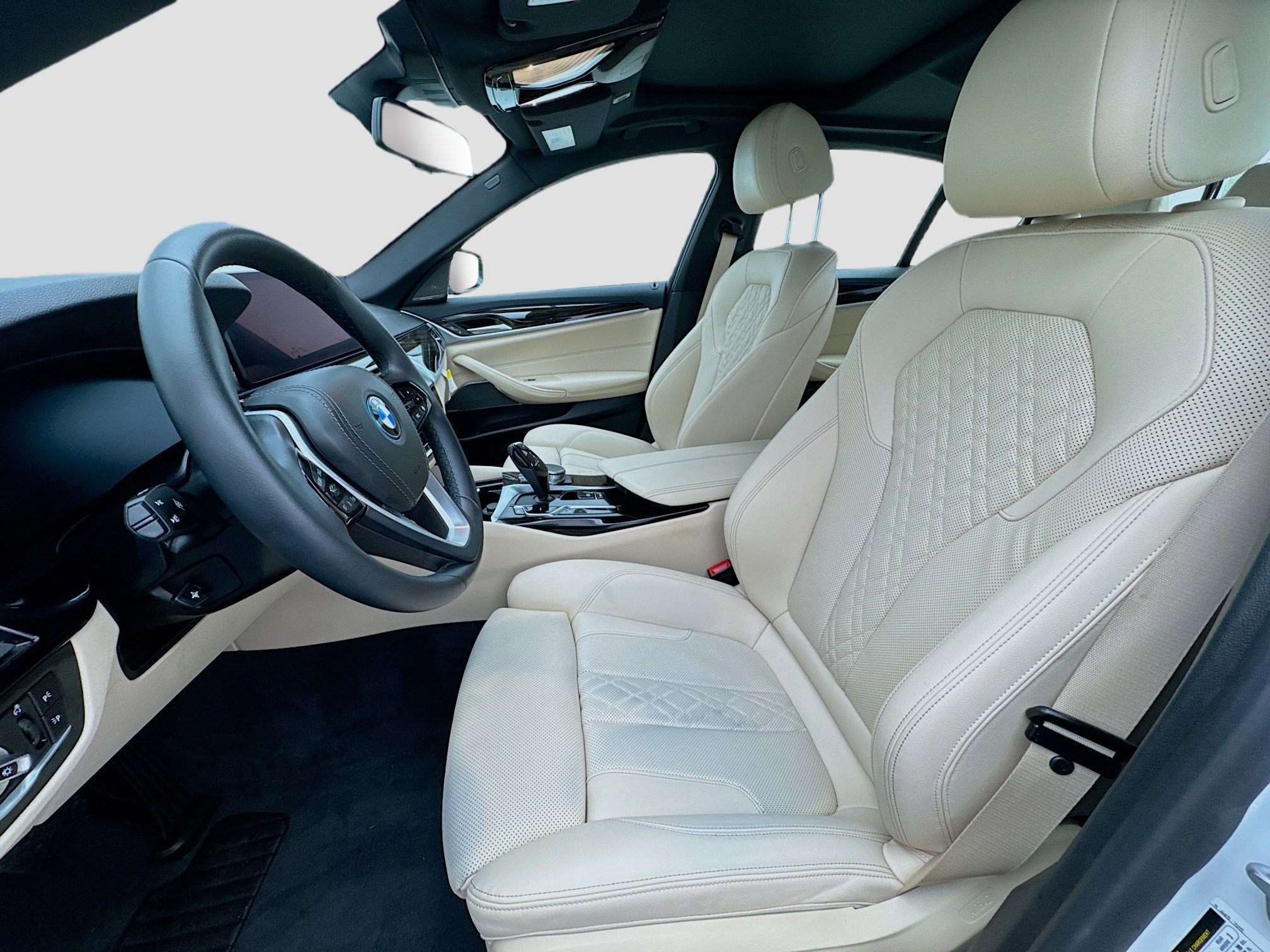 Used 2023 BMW 530e w/ Premium Package image 13