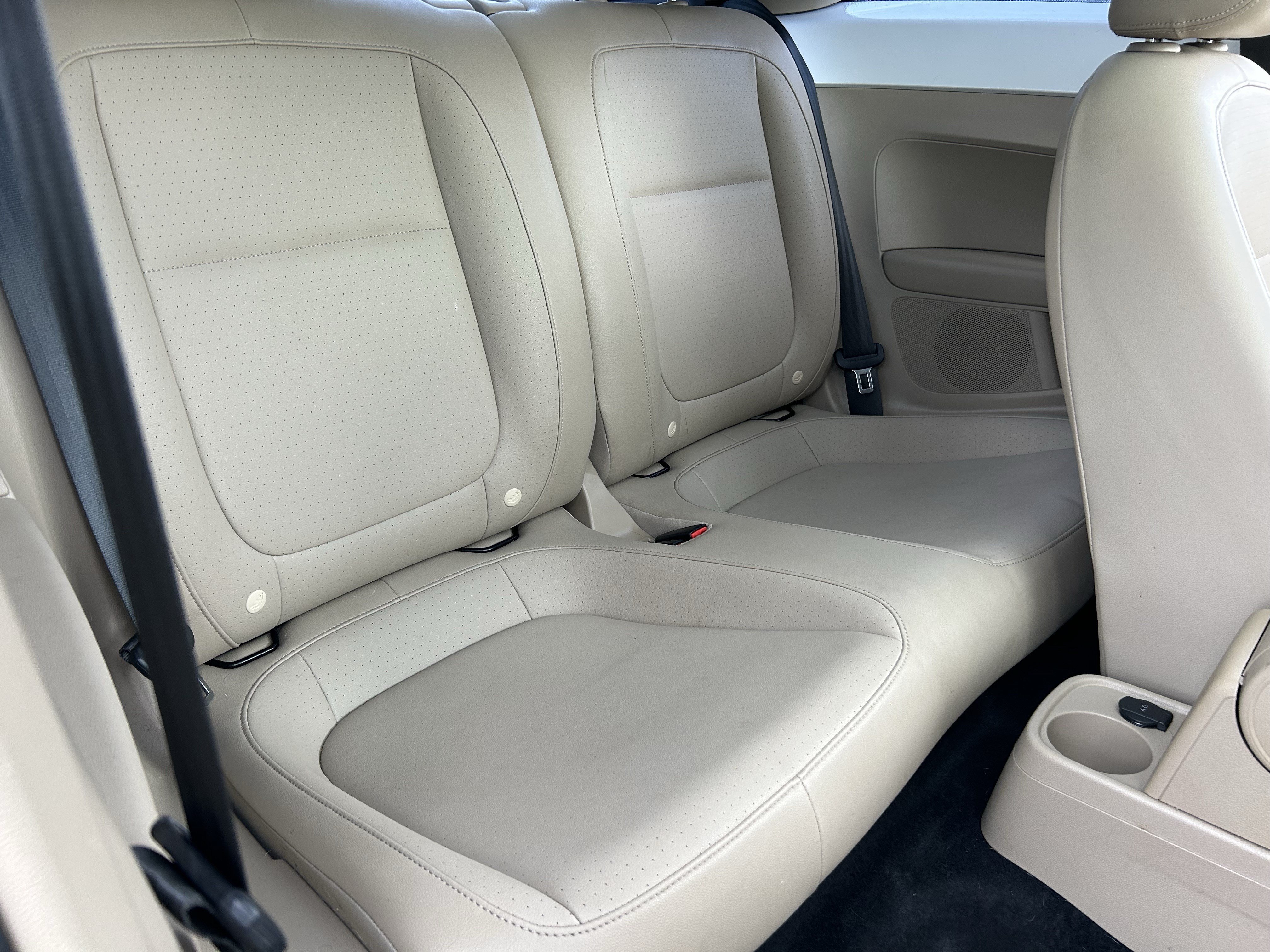 Used 2019 Volkswagen Beetle 2.0T SE FWD image 11