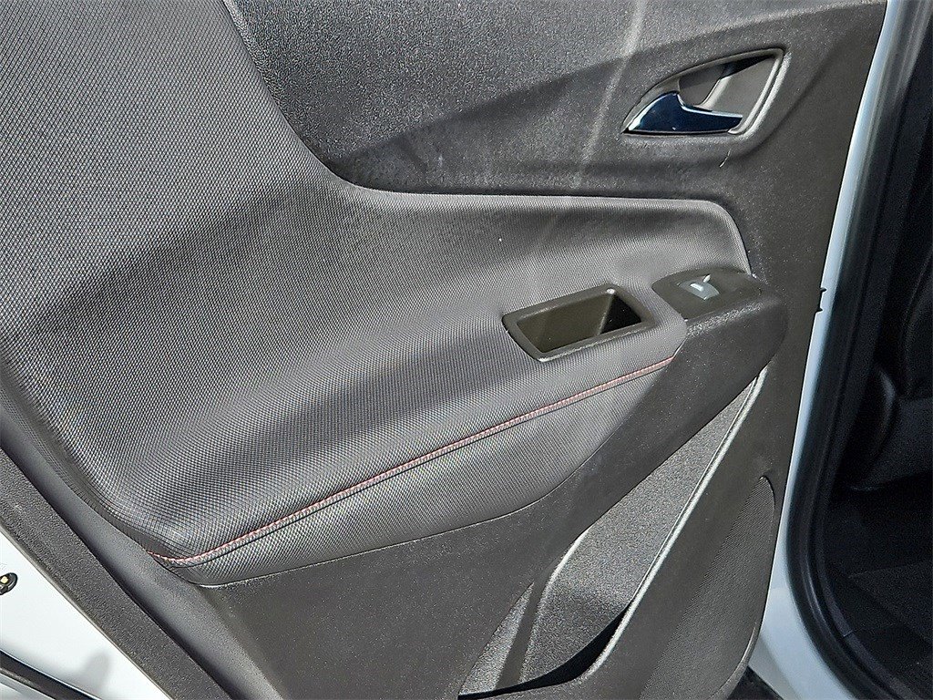 Used 2023 Chevrolet Equinox RS image 18