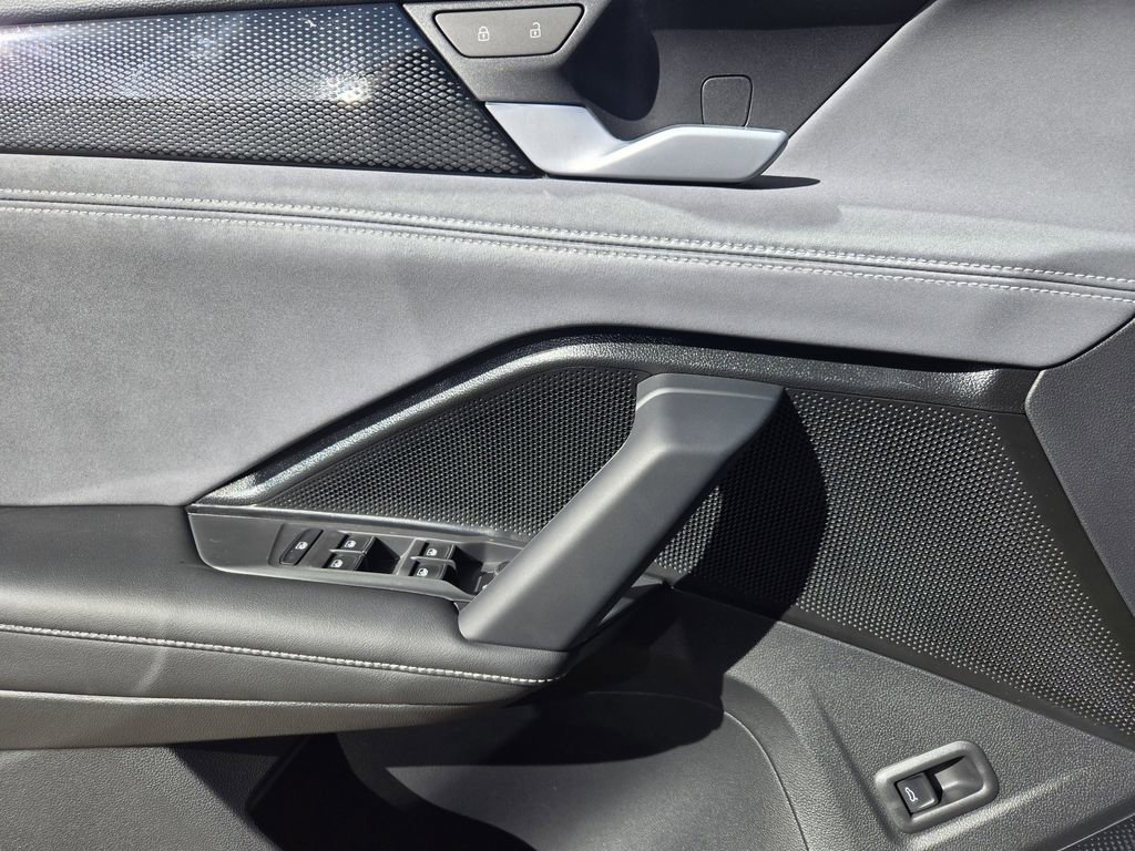 New 2026 Volkswagen Tiguan SE image 19