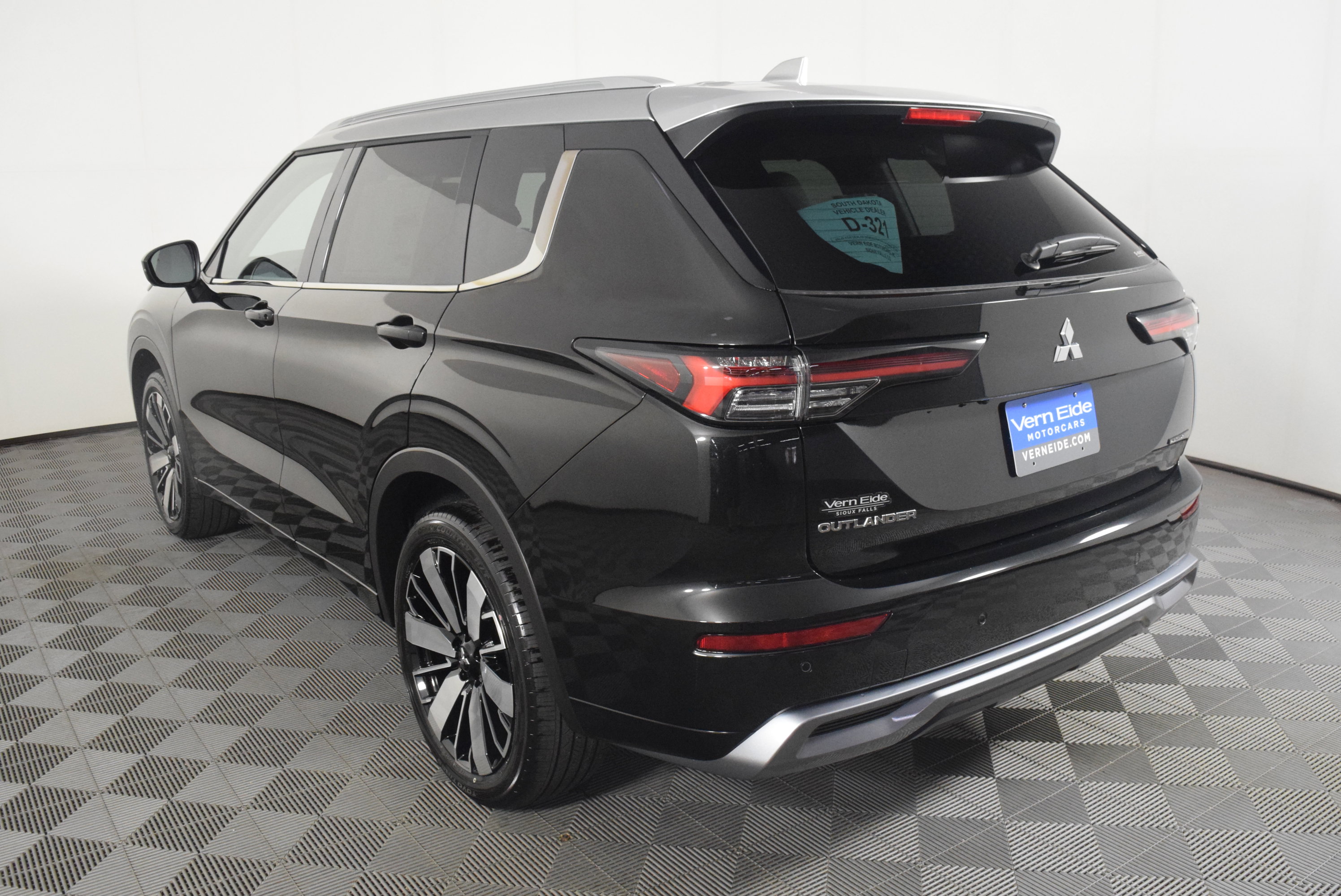 New 2025 Mitsubishi Outlander AWD image 8