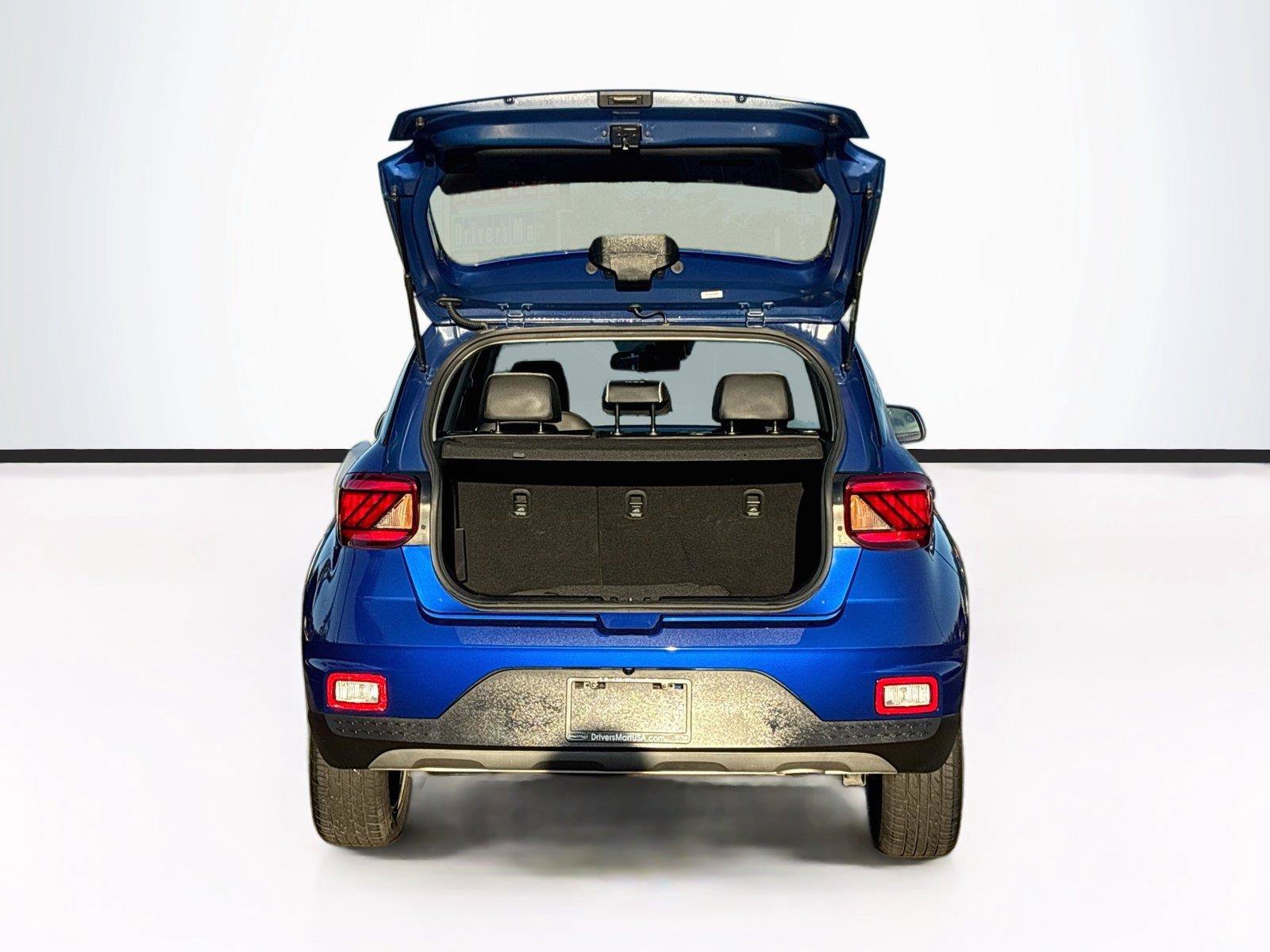 Used 2023 Hyundai Venue Limited FWD image 25