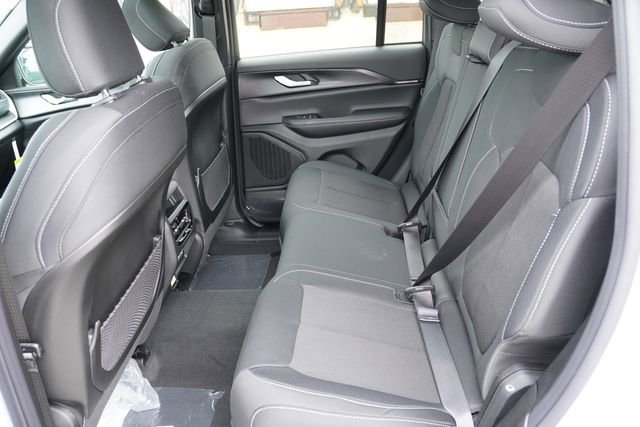 New 2025 Jeep Grand Cherokee Laredo X w/ Luxury Tech Group I image 11