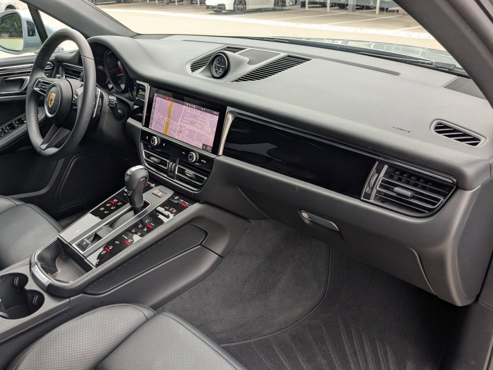 Certified 2026 Porsche Macan AWD/4WD image 26