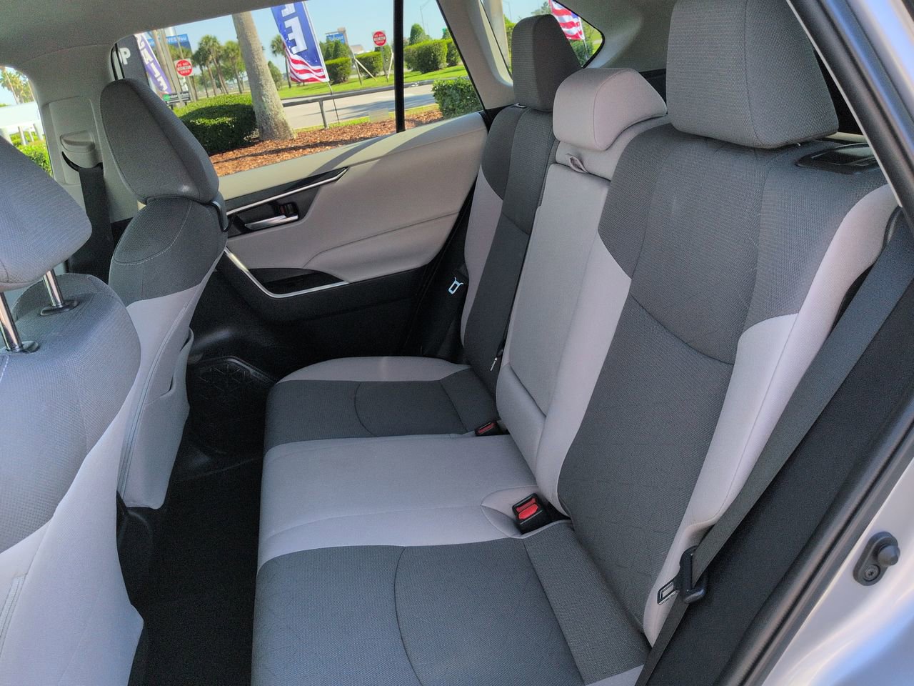 Used 2021 Toyota RAV4 XLE AWD/4WD image 14