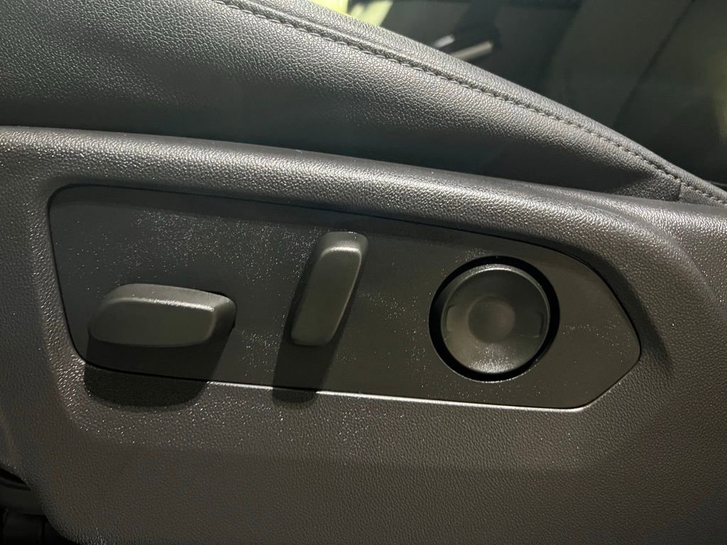 Used 2024 GMC Sierra 1500 SLT w/ SLT Premium Plus Package AWD/4WD image 16