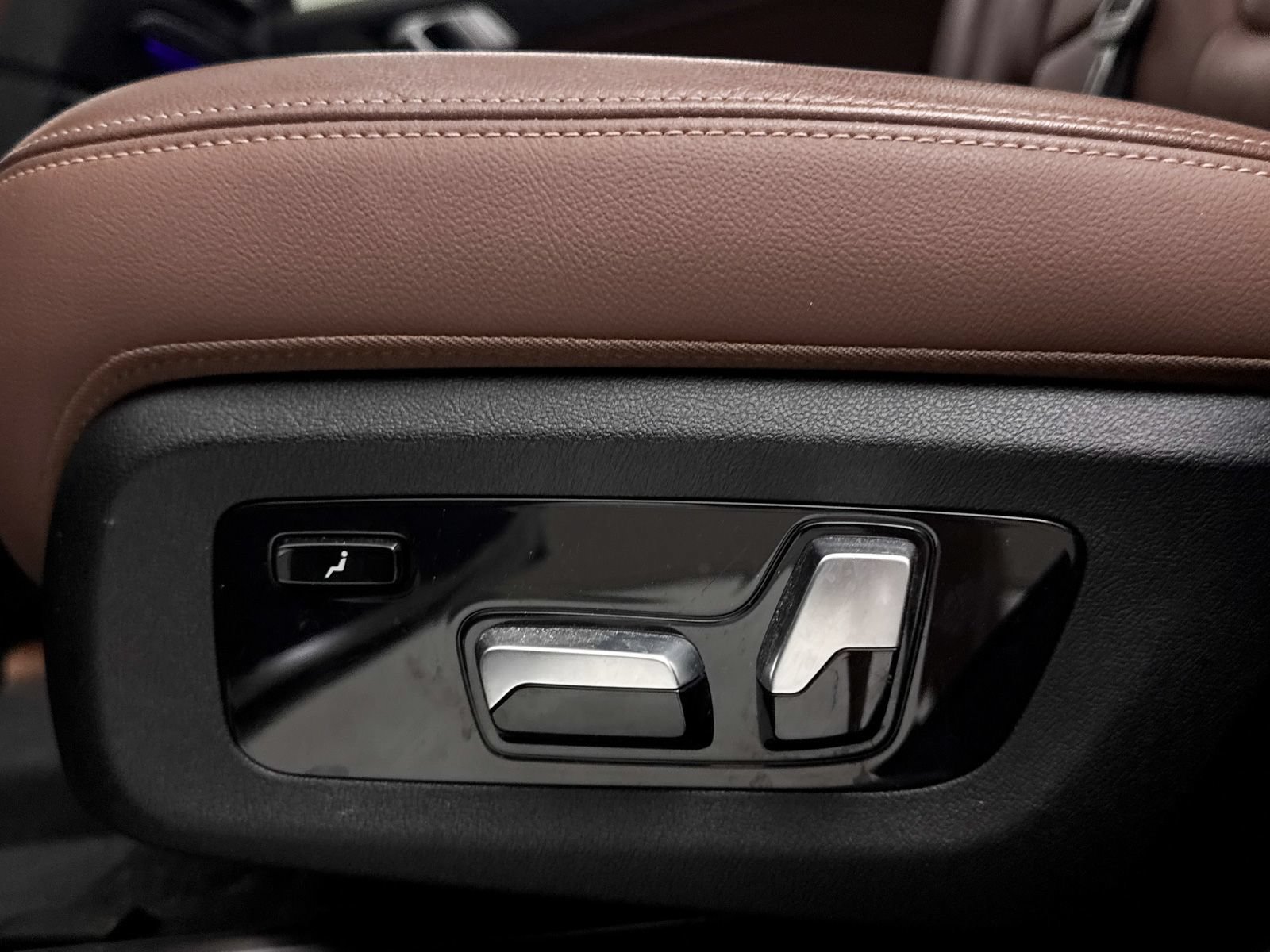 Used 2019 BMW X7 xDrive40i w/ Premium Package AWD/4WD image 34