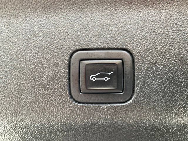 Used 2023 Chevrolet Suburban Premier AWD/4WD image 40