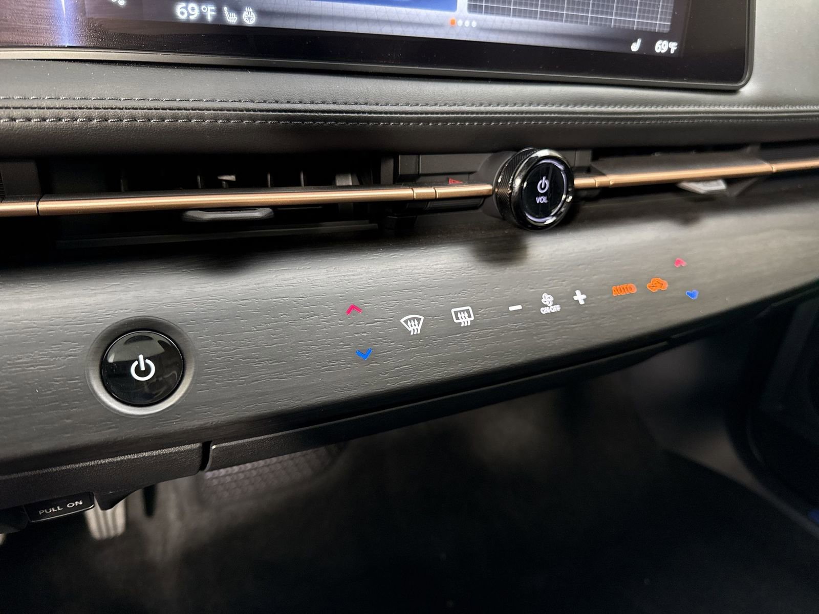 New 2025 Nissan Ariya AWD image 10