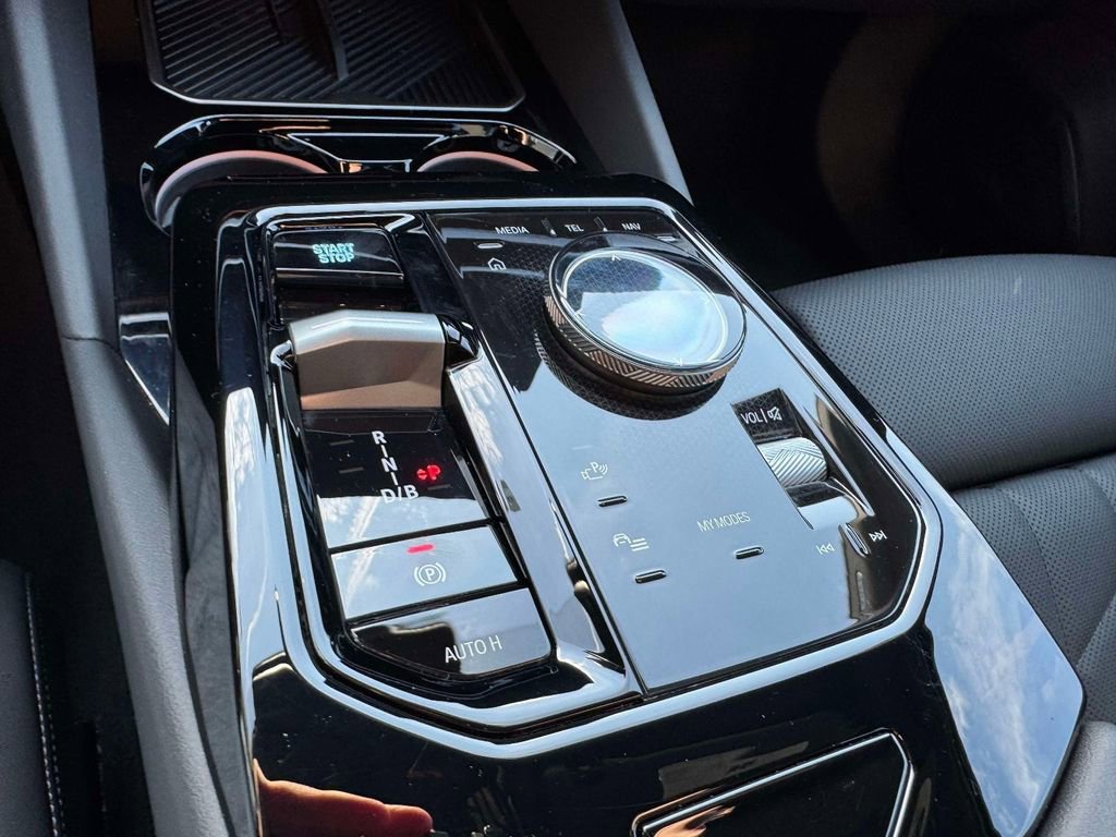 Certified 2025 BMW i5 xDrive40 w/ Premium Package image 16