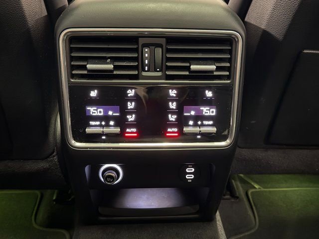 Certified 2023 Porsche Cayenne Platinum Edition image 30