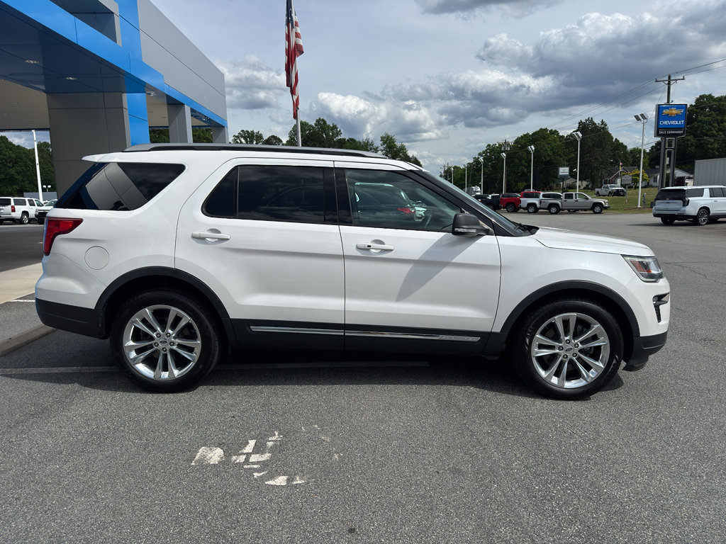 Used 2019 Ford Explorer XLT w/ Equipment Group 202A FWD image 3