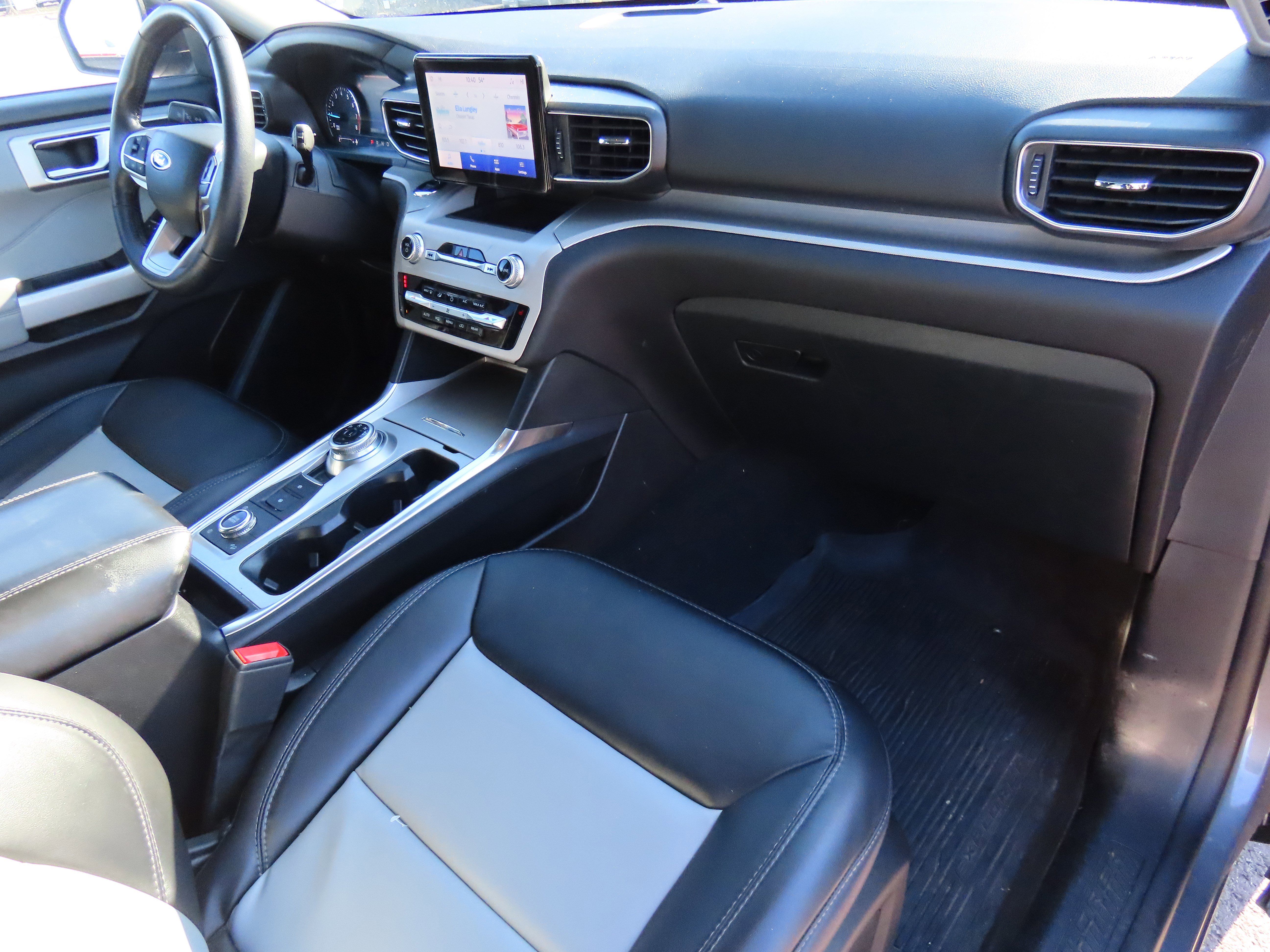 Used 2023 Ford Explorer XLT w/ Equipment Group 202A image 10