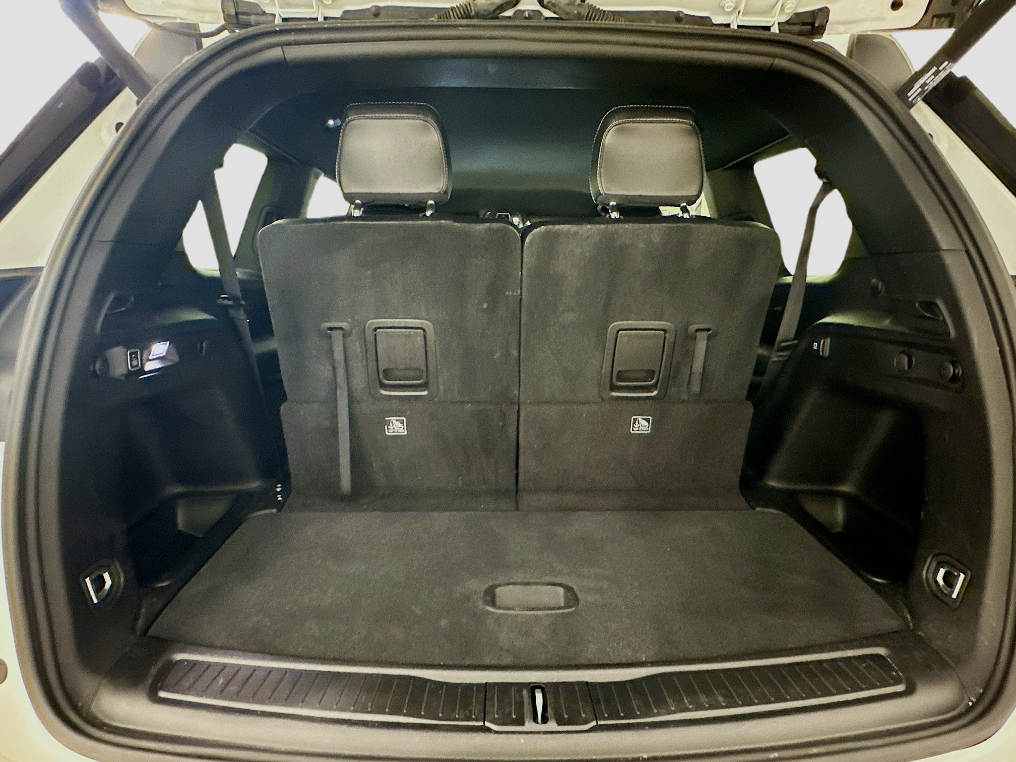 Used 2023 Jeep Grand Cherokee L Laredo image 30