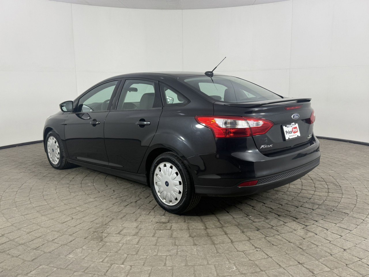 Used 2013 Ford Focus SE w/ SE Winter Pkg image 6