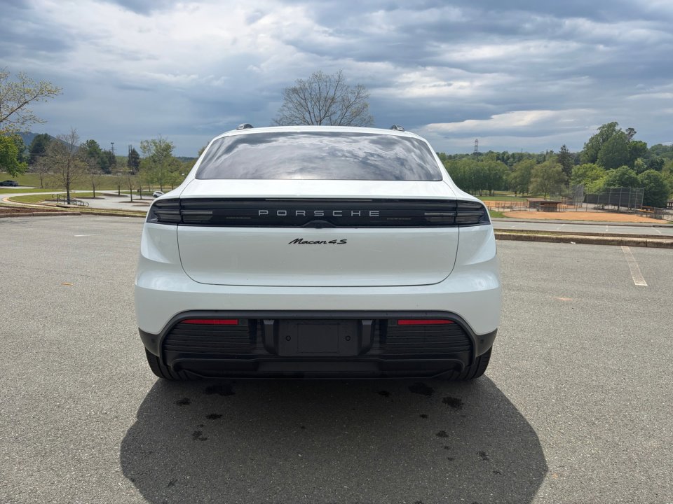 Certified 2025 Porsche Macan 4S Electric AWD/4WD image 6