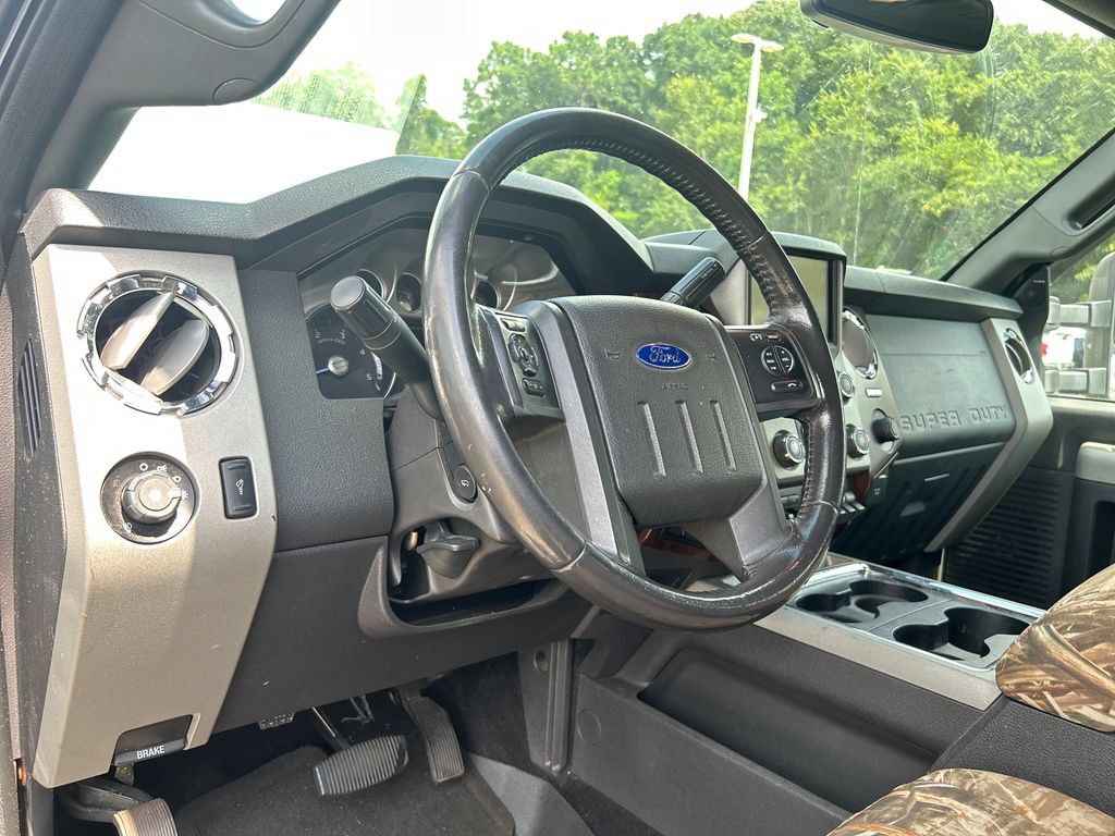 Used 2014 Ford F250 Lariat w/ Lariat Interior Package AWD/4WD image 9