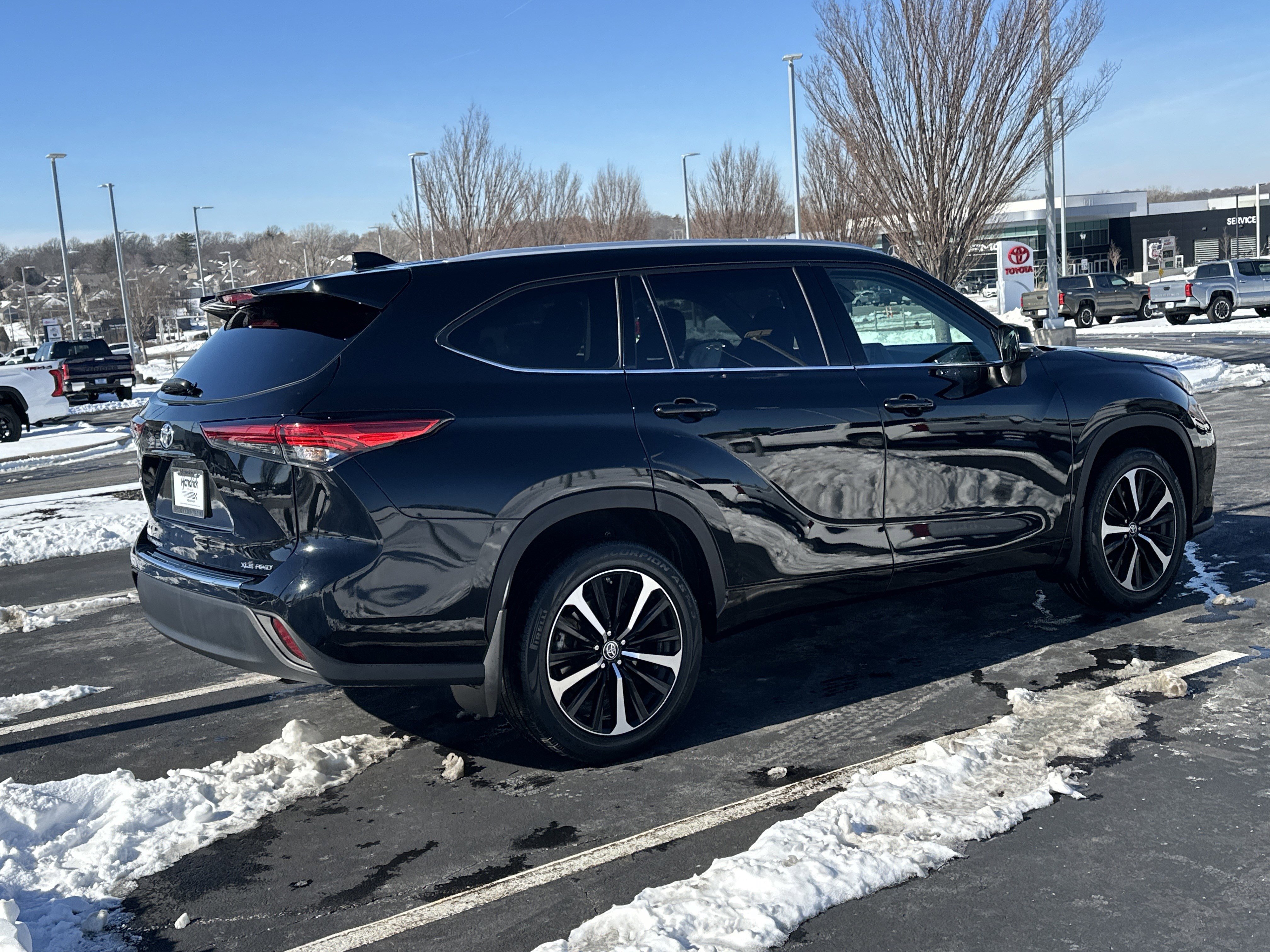 Used 2022 Toyota Highlander XLE image 10