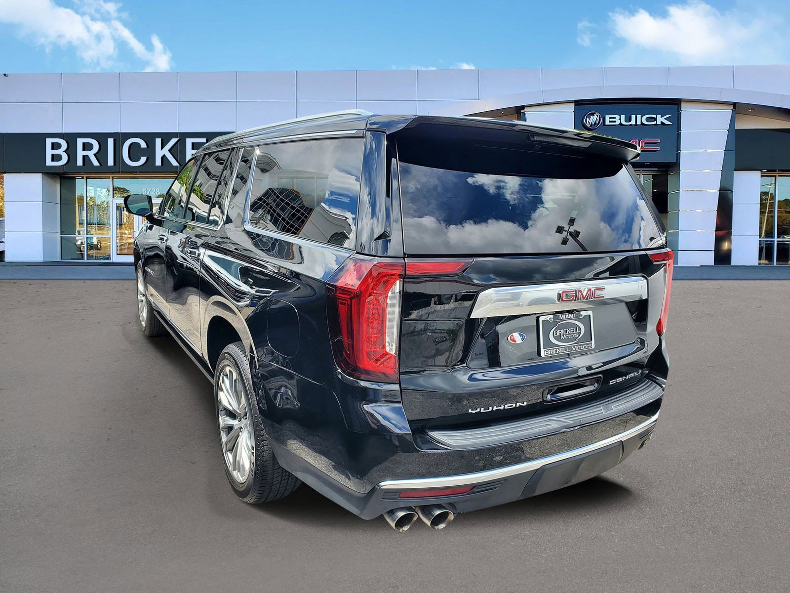 Used 2023 GMC Yukon XL Denali AWD/4WD image 4