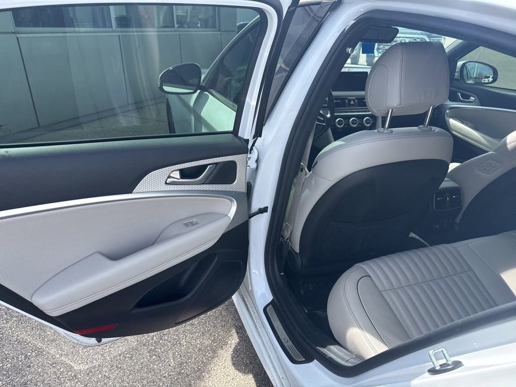 Used 2023 Genesis G70 2.0T w/ Sport Prestige Package AWD/4WD image 15