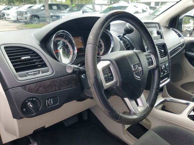 Used 2016 Dodge Grand Caravan SXT w/ Rear Park Assist Package FWD image 18