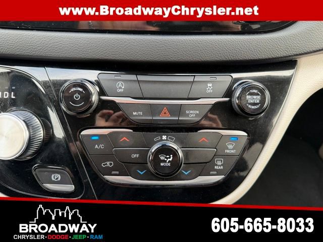 Used 2023 Chrysler Voyager LX image 21