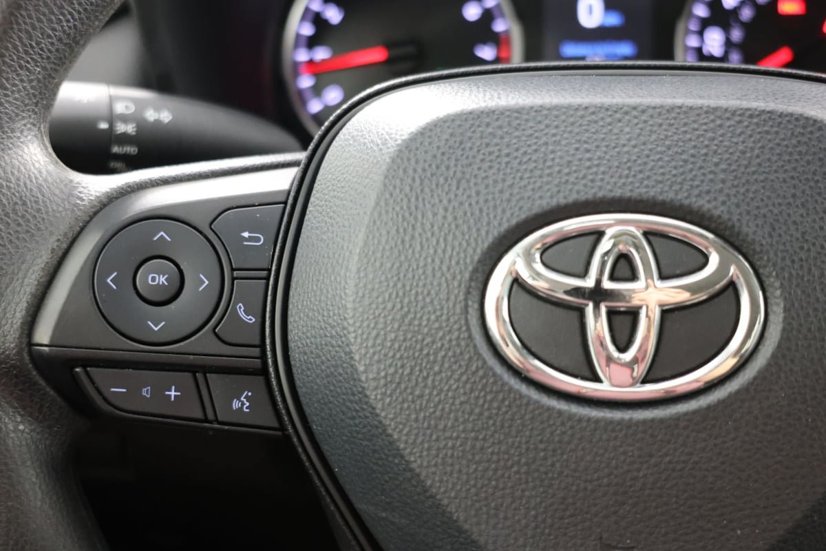 Used 2022 Toyota RAV4 XLE AWD/4WD image 25