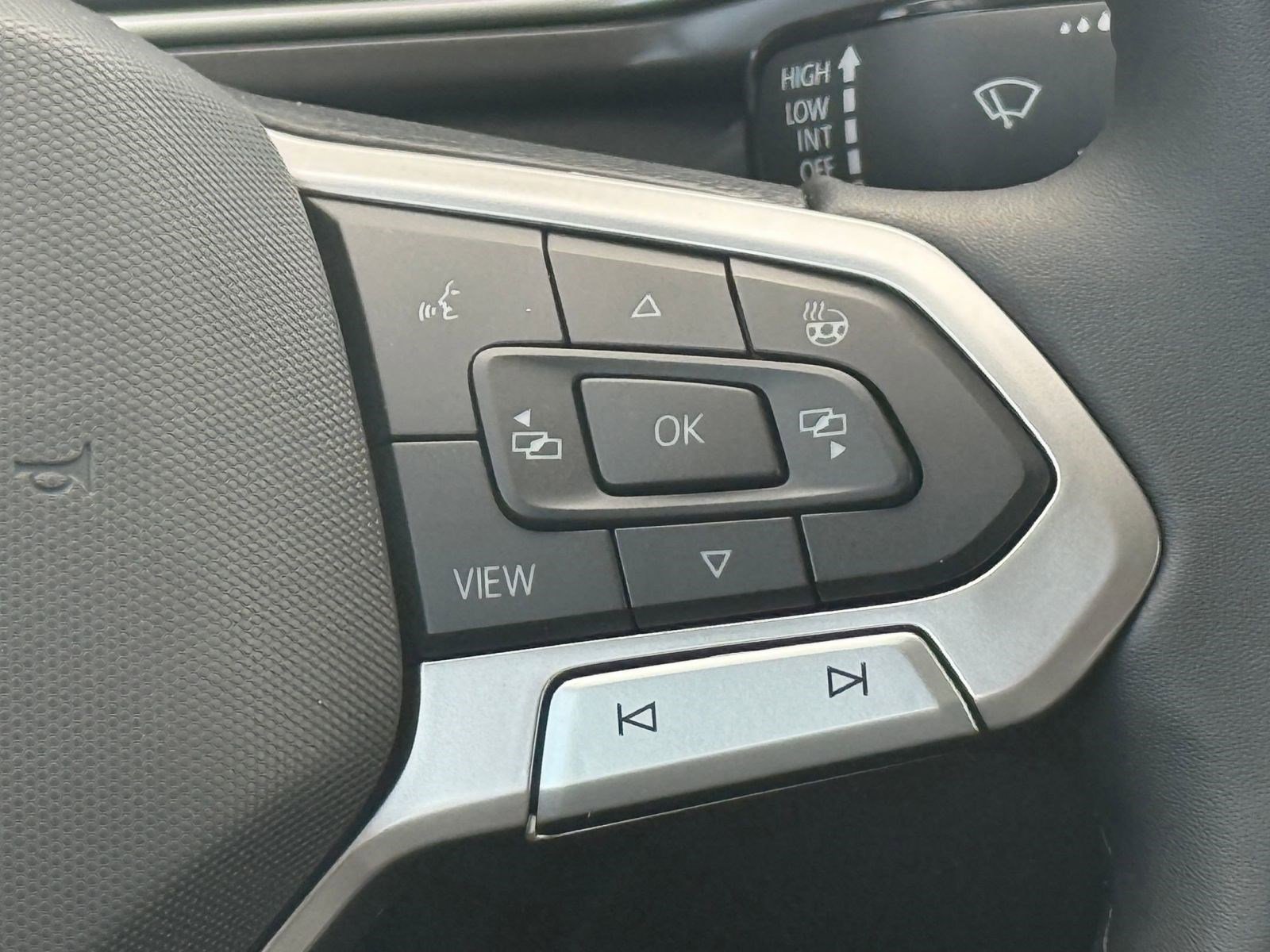 New 2026 Volkswagen Taos SE image 22