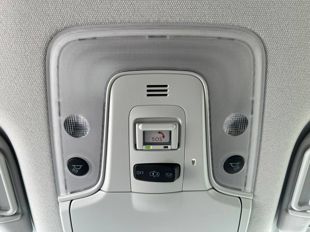Certified 2022 Toyota Prius LE FWD image 28
