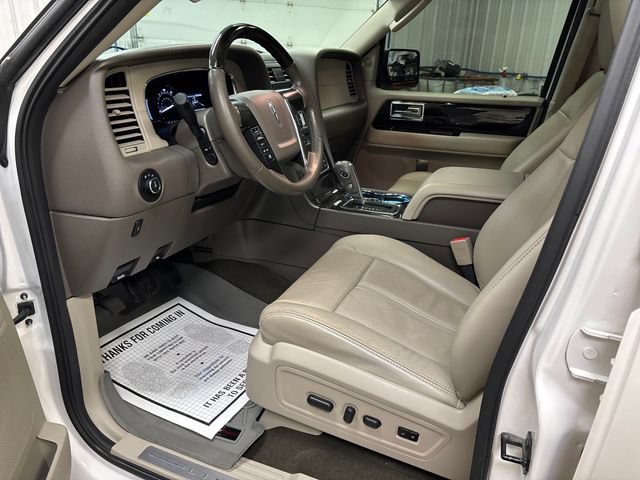 Used 2016 Lincoln Navigator Select AWD/4WD image 10