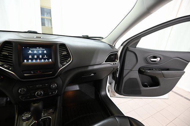 Used 2020 Jeep Cherokee Latitude Plus image 27