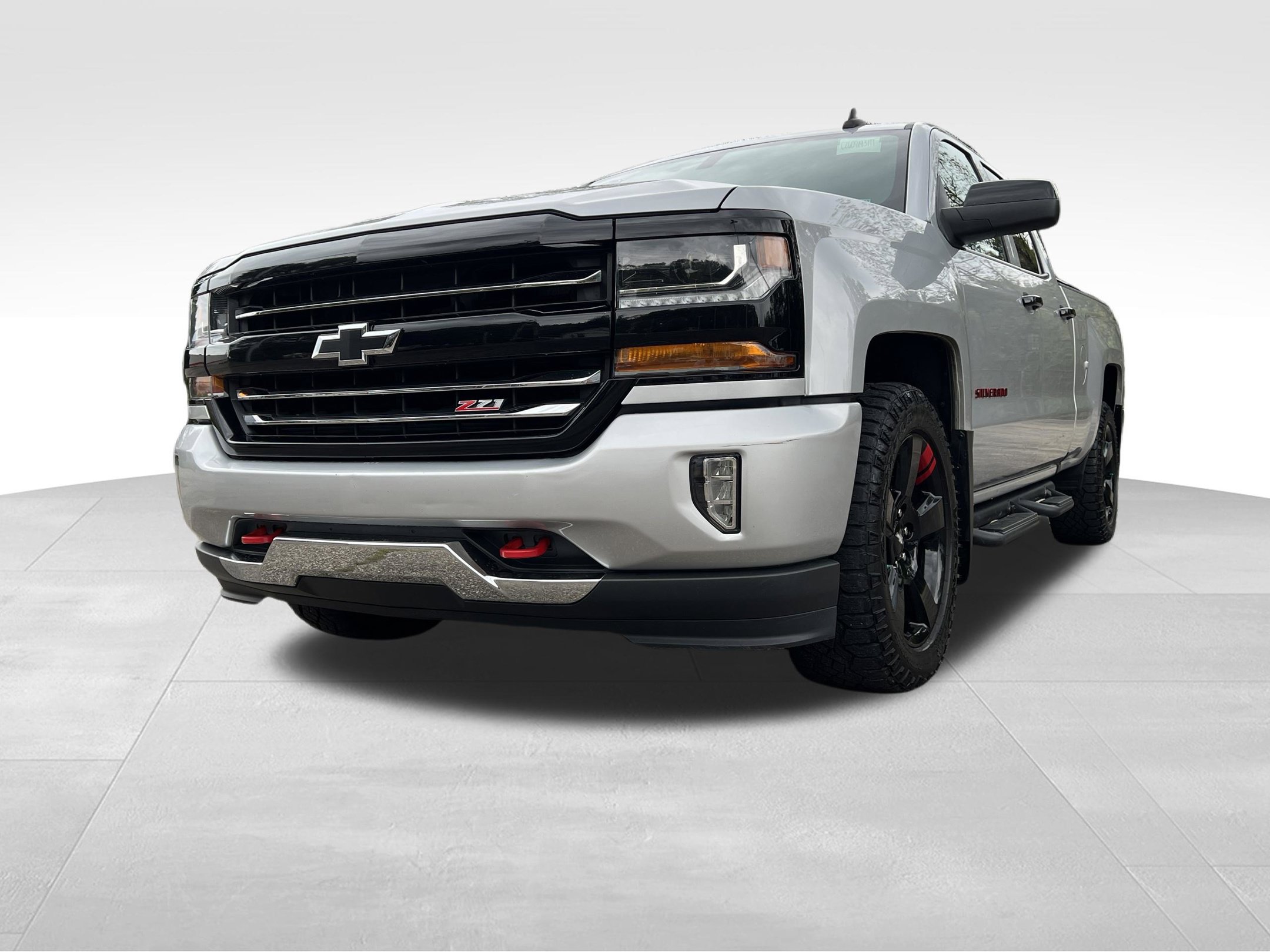 Used 2018 Chevrolet Silverado 1500 LT w/ Redline Edition AWD/4WD image 11